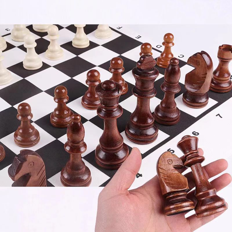 Juego de ajedrez de madera de  - Magnetic Travel Chess reseña y precio
